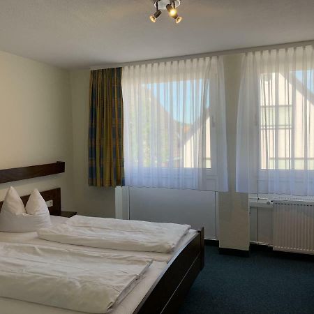 Hotel Lindenhof Мосбах Екстер'єр фото